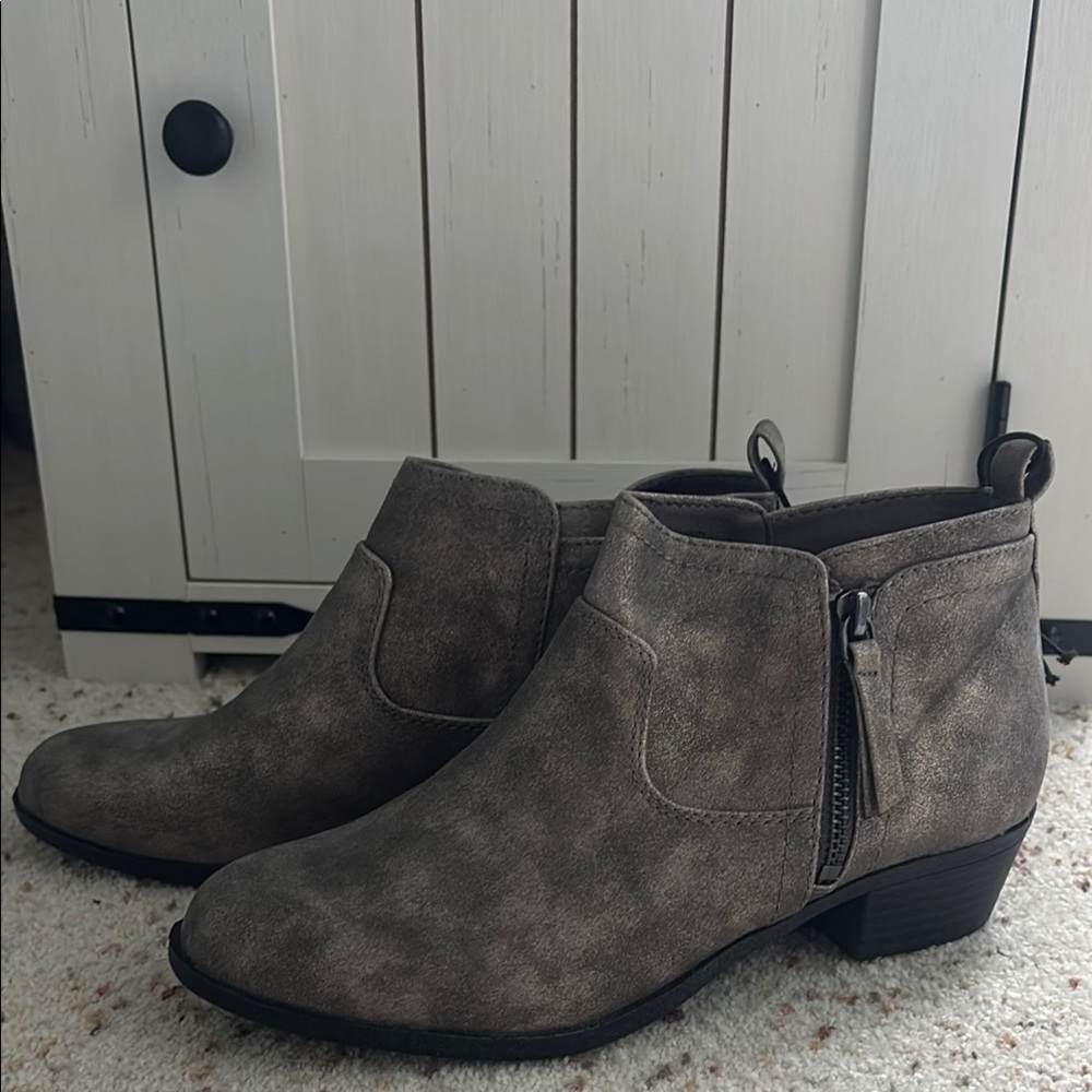 NEW Arizona Jean Ankle Booties Pewter Gray Side Zipper & Memory Foam NWT size 8 - Picture 4 of 5